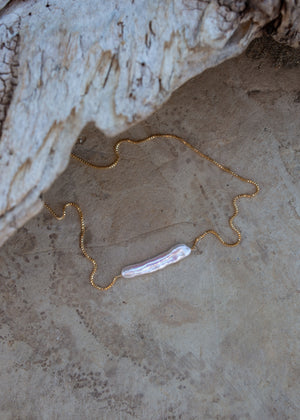 Azura necklace in white pearl